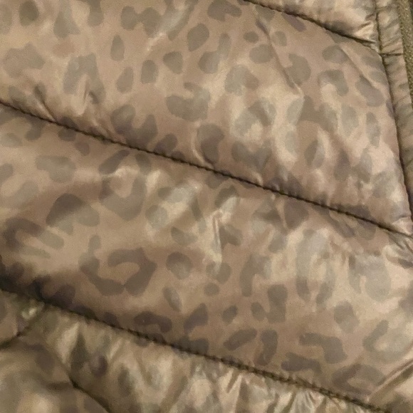 Hooded Puffer Jacket, Cheetah Print | Size XS/S - Picture 5 of 6